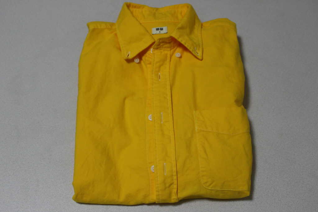 黄色のシャツ